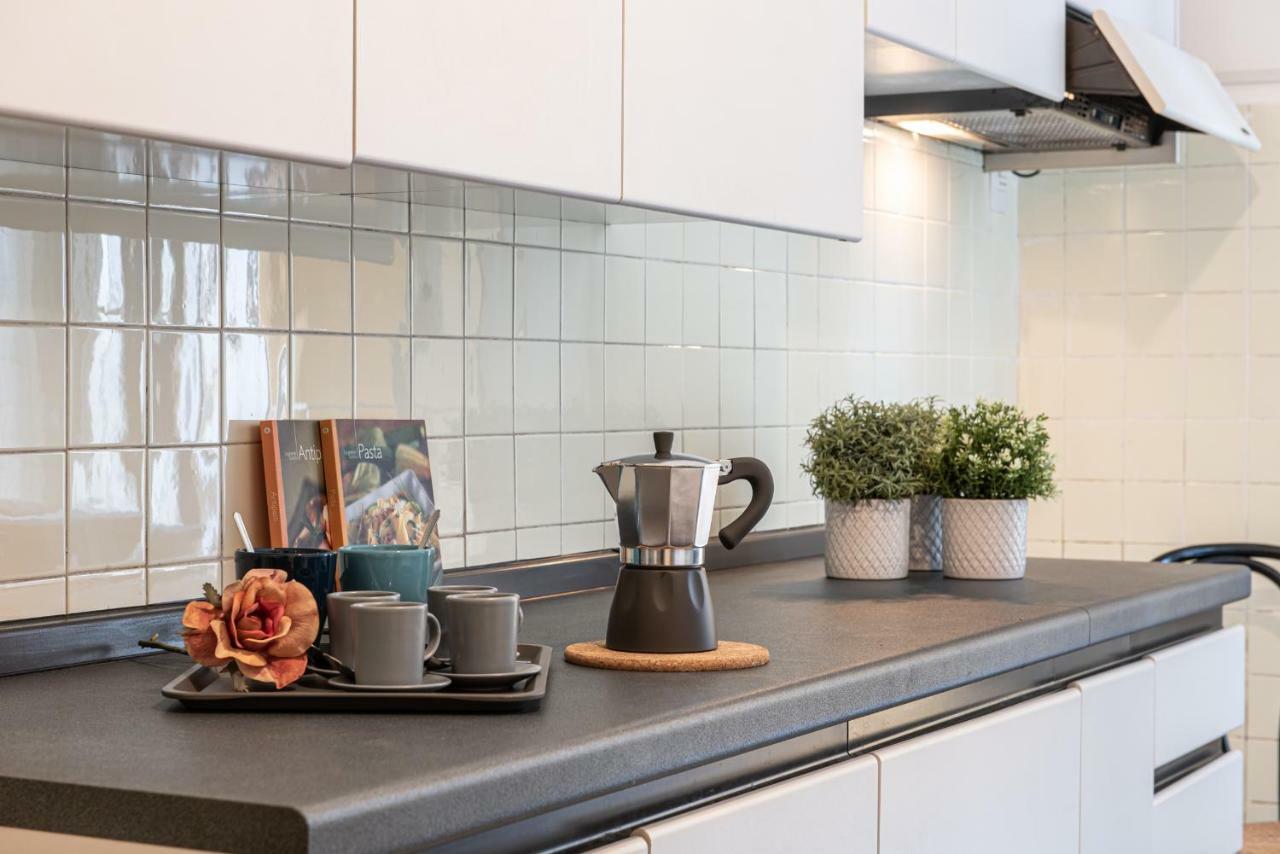 Joivy Sophisticated 3-Bed Flat With Desk Daire Milano Dış mekan fotoğraf